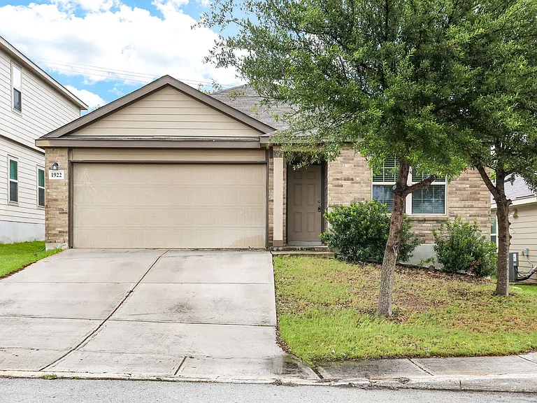 1922 Marbach Woods — Photo 1