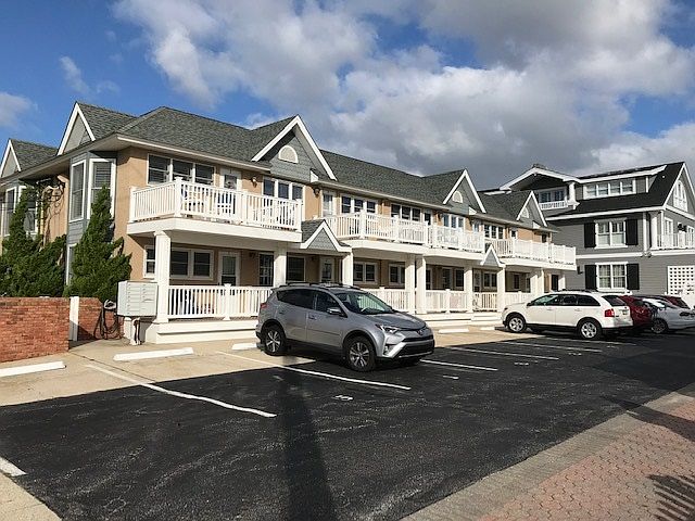 2nd image of 601 Dune Dr APT 3