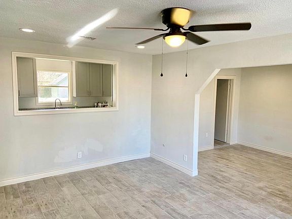 4th image of 3214 Longwood Dr