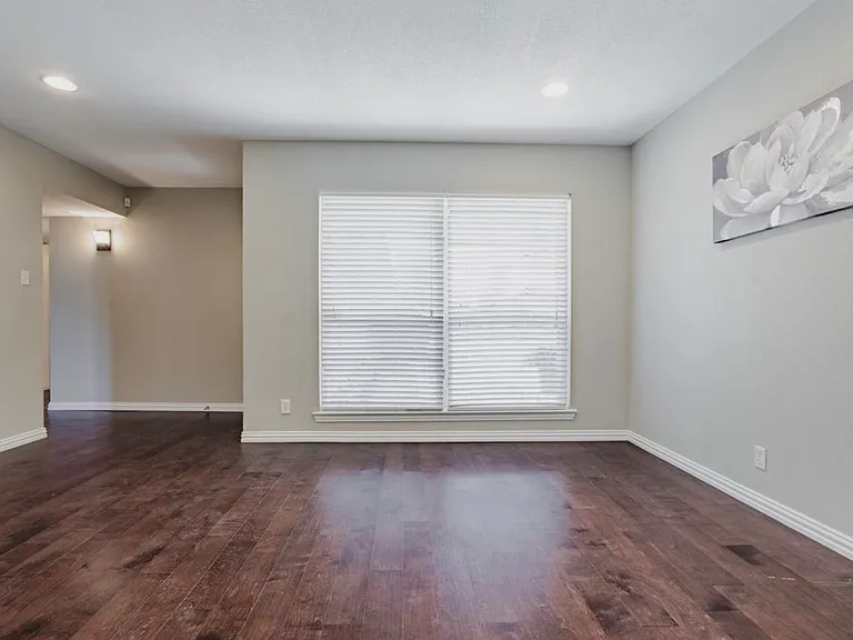 832 Greenhaven Dr — Photo 4