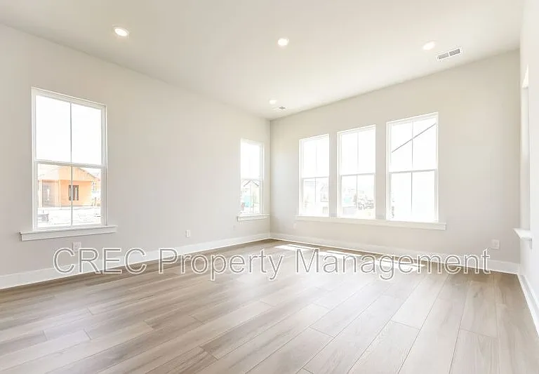 1205 Carnes Blvd — Photo 3