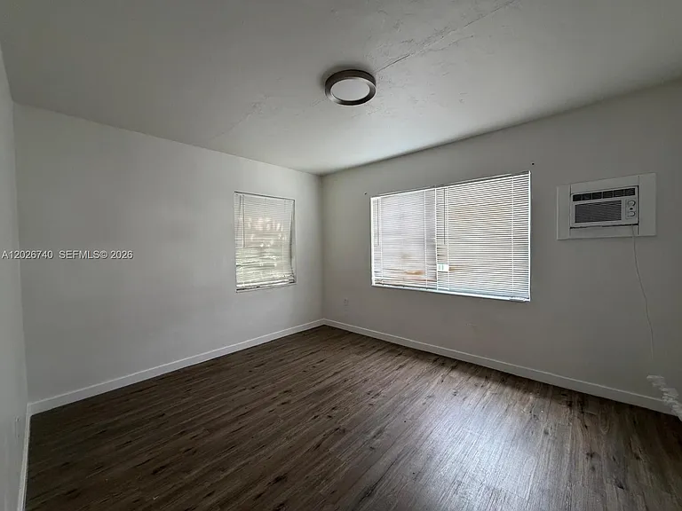 535 SW 7th St #4 — Photo 7