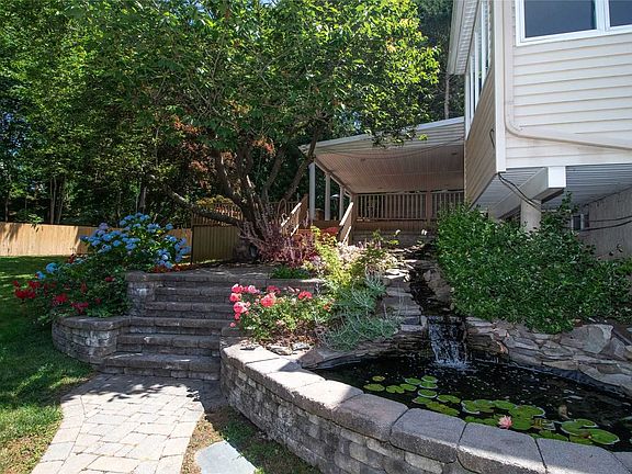 2nd image of 31 Ketewomoke Dr