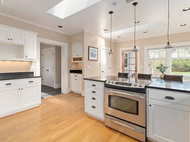 1545 Villard St — Photo 12