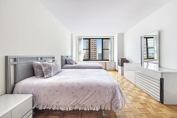 Sold by Stribling | media 5