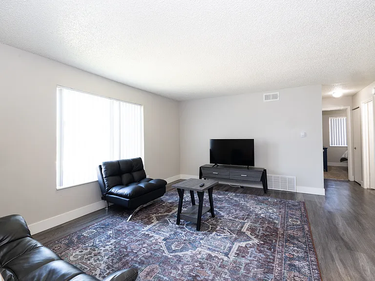 Glendale Apartments — Photo 2