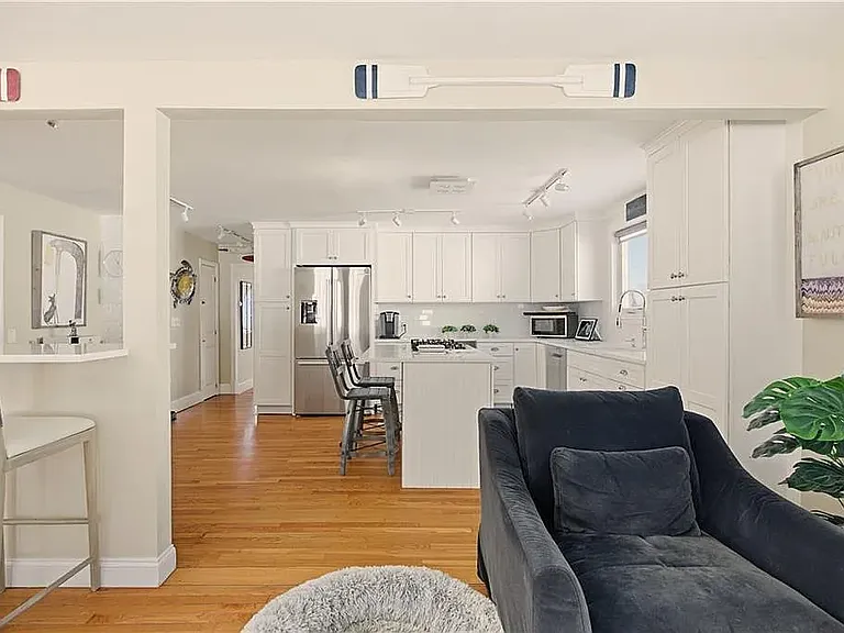 118 Center Ave — Photo 18
