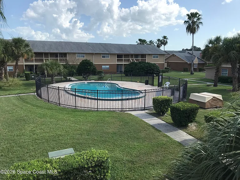 207 Bristol Ln #207 — Photo 16