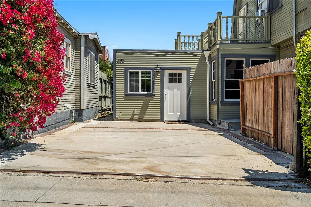 1 bed, 570 sqft, $2,550 — Photo 2