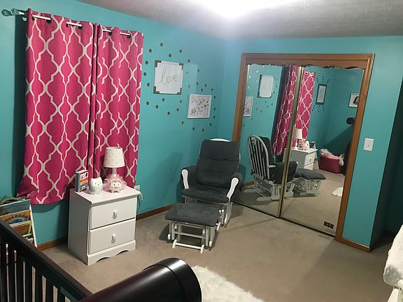 4th image of 1040 Westmoor Dr