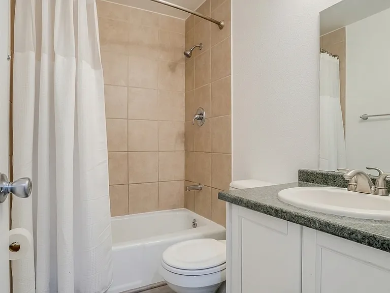 11646 Lincoln St — Photo 25