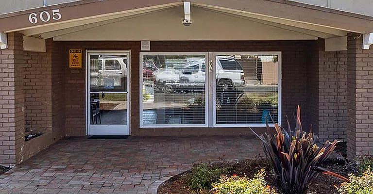 Coral Gardens Apartments — Photo 9