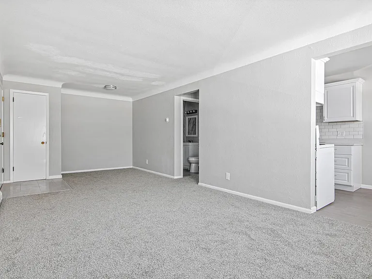 1086 York Ave #1 — Photo 3
