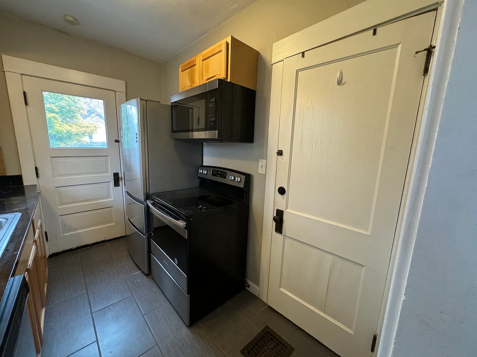 1595 Mars Ave — Photo 2