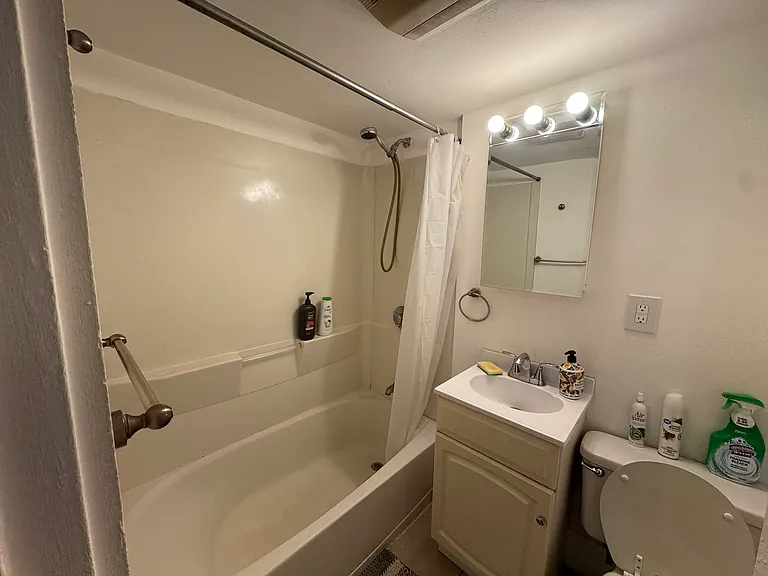 42 W Baltimore St #18 — Photo 8