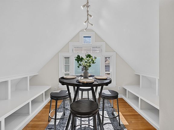 4th image of 397 Ferry St #3