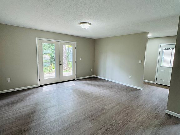 5th image of 247 Schilling St