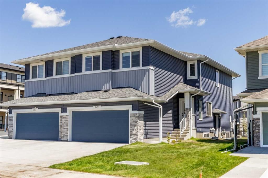 249 W Chelsea Ct, Chestermere, AB - View 2