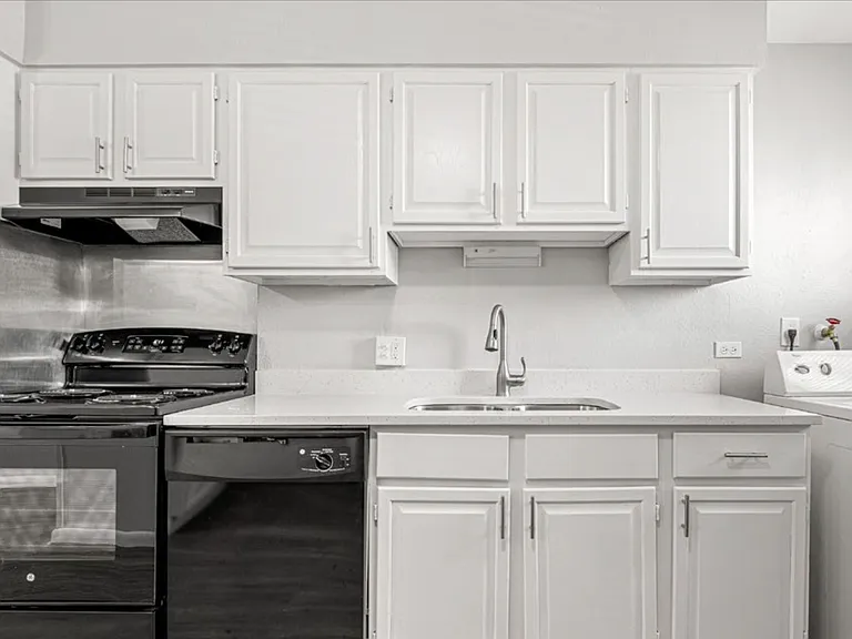 370 Benton St #1 — Photo 5