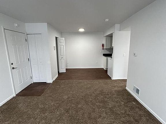 3rd image of 721 Green Rd APT 222