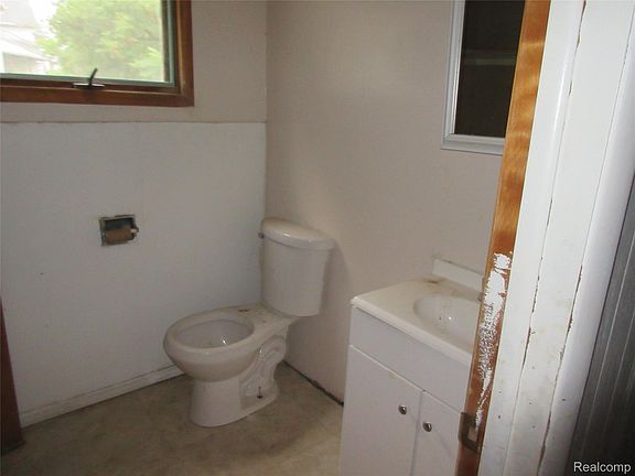 4th image of 2217 Raskob St