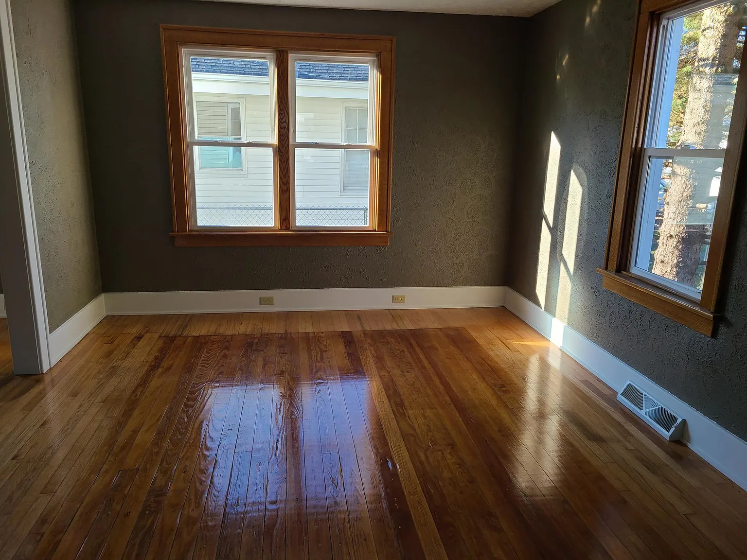 3 bed, 1352 sqft, $1,600 — Photo 4