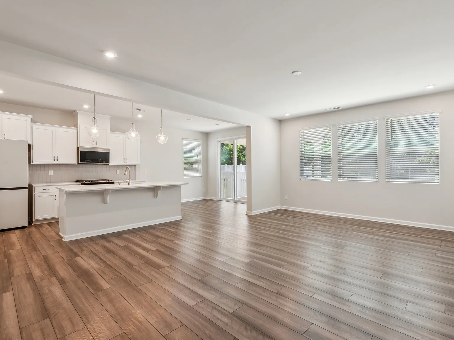 5 bed, 4.5 bath, 3071 sqft, $2,775 — Photo 3