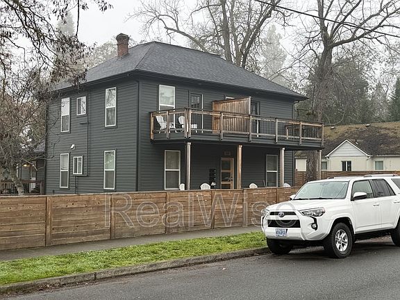 4th image of 509 NW C St Unit 3