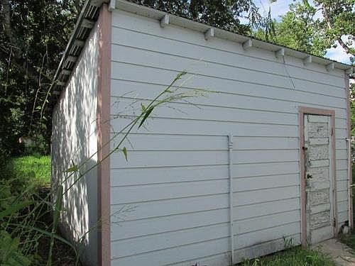 5th image of 804 W Walton St