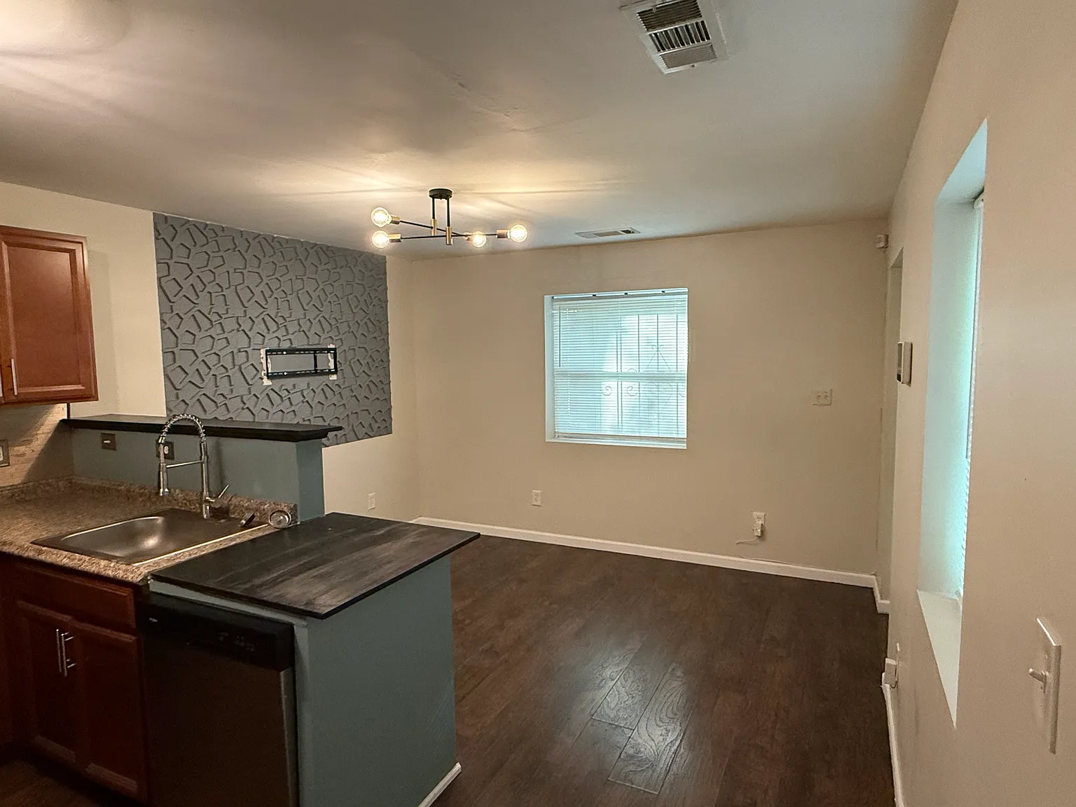 219 W Anderson Ave NW — Photo 4