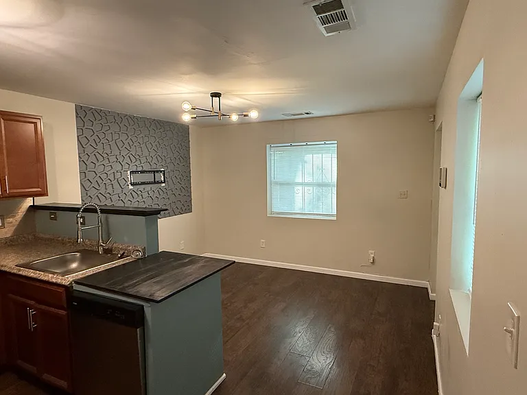 219 W Anderson Ave NW #A/B — Photo 4
