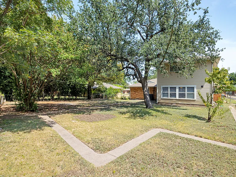1913 Landa Dr — Photo 22