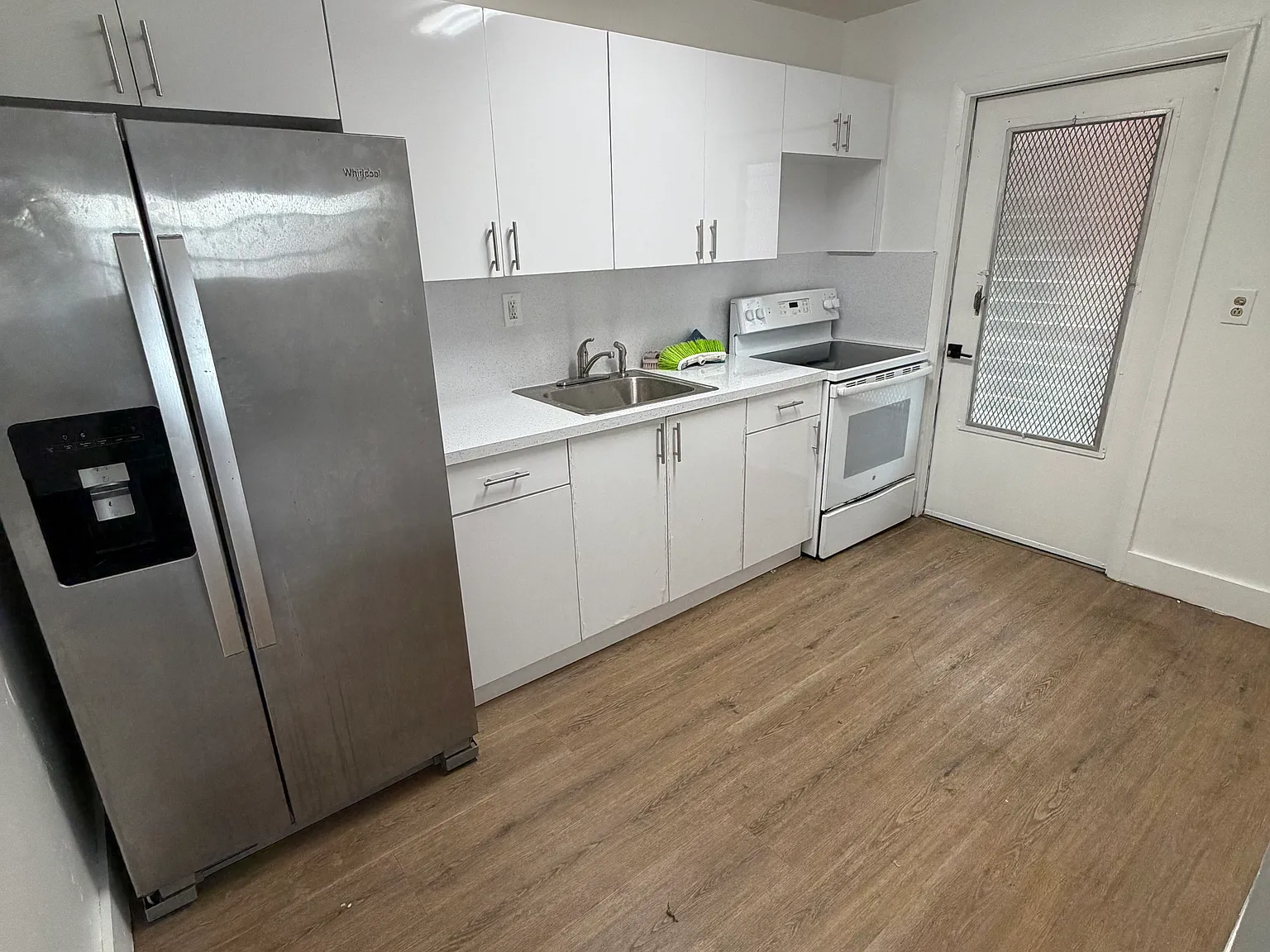 2 bed, 900 sqft, $2,000 — Photo 1
