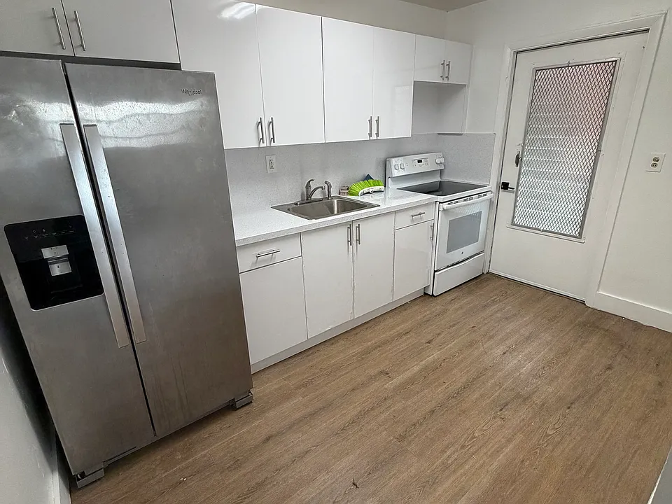 60 W 25th St #2