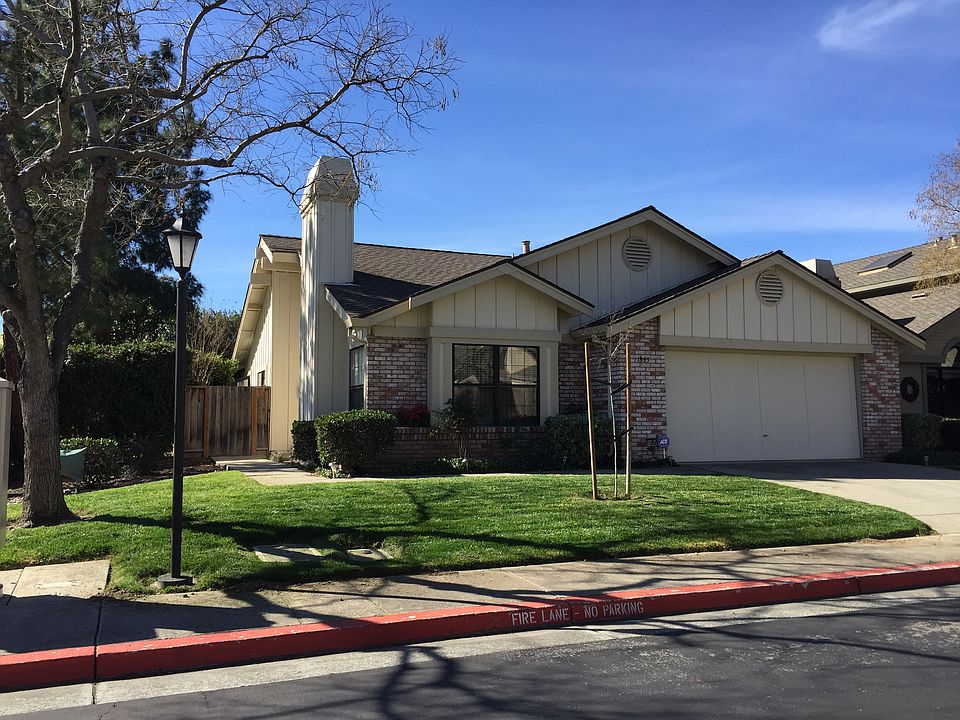 1st image of 1895 Bayo Claros Cir