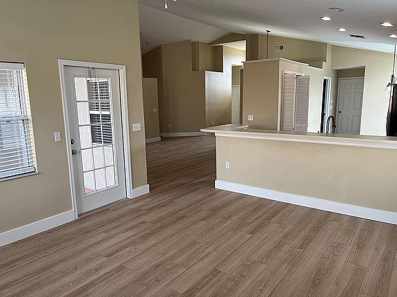 5th image of 14120 Yellow Wood Cir