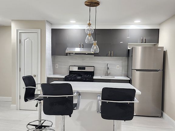 3rd image of 433 Lipsett Ave #1