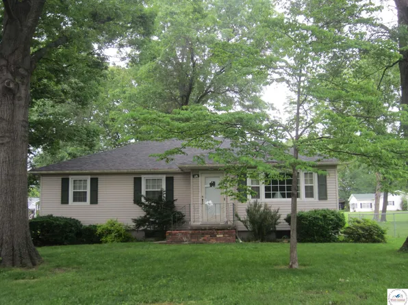 1207 E Franklin Cir, Clinton, MO 64735