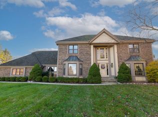 2715 W Country Club Dr, Mequon, WI 53092