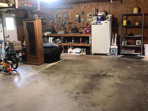 5th image of 210 Haugen Dr S