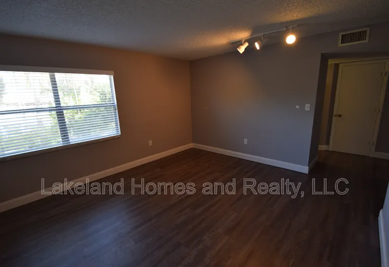 1005 S New York Ave #6 — Photo 3