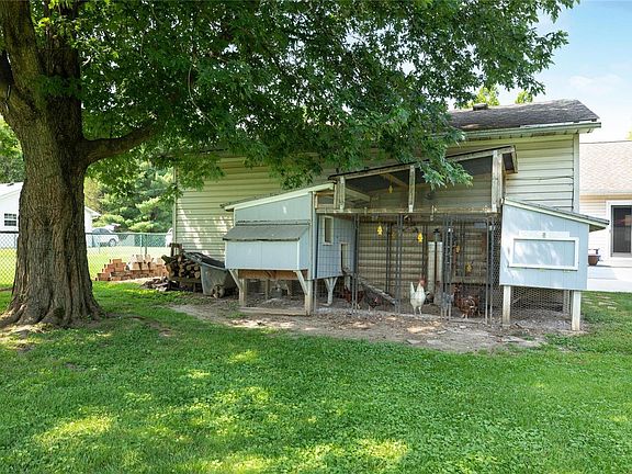 5th image of 145 Cedar Ln