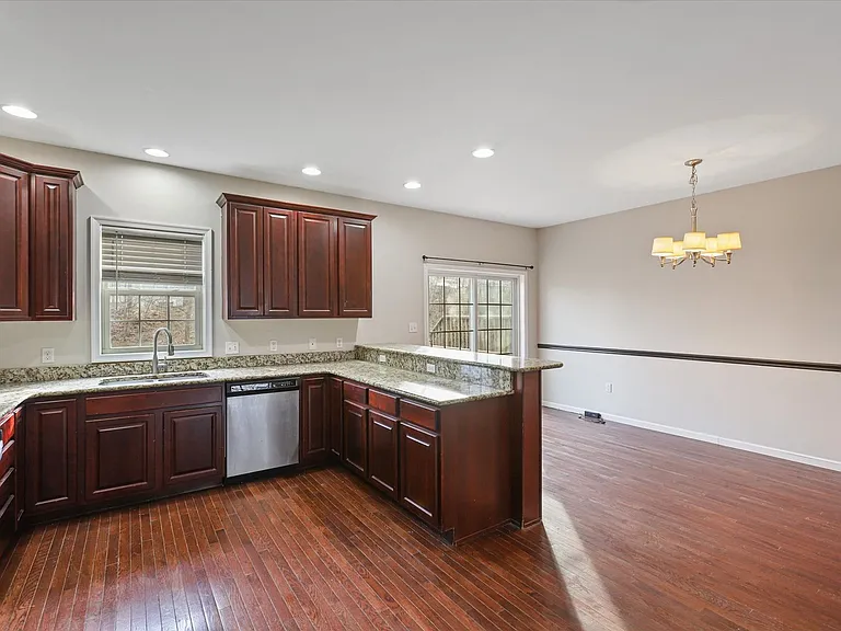 2800 Monticello Ln — Photo 9