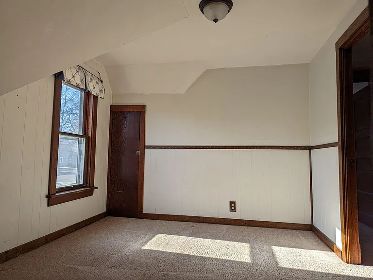 1120 S Lawe St — Photo 11