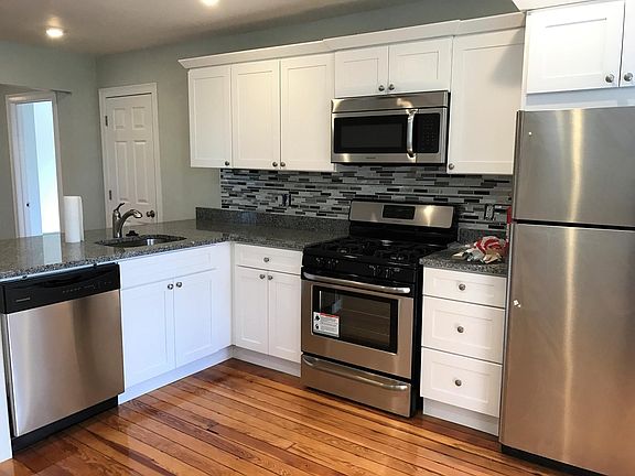 3rd image of 410 Medford St #3