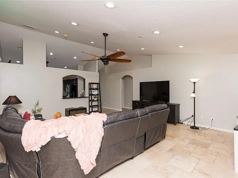7 Lancaster Ln — Photo 27