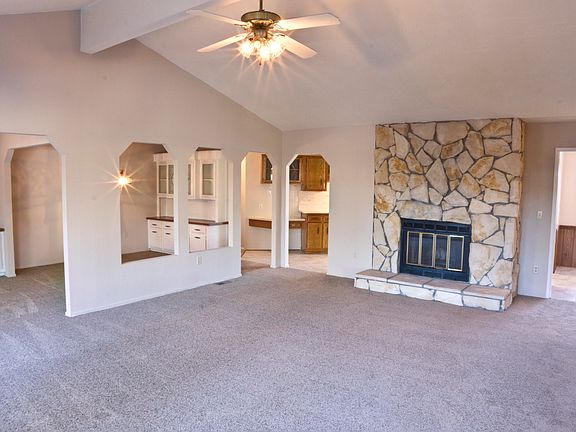 Living Room -Vaulted Ceiling