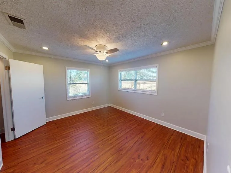 706 Indiana Ave — Photo 12