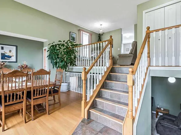 141 W Shawfield Way SW, Calgary, AB T2Y 2Y2