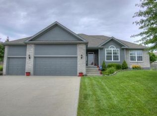 10924 N Oxford Ave, Kansas City, MO 64157
